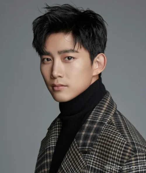 옥택연 청첩장 문구가 공개됐다. ‘10점 만점에 10점’을 활용해 화제를 모았으며, 10년 열애 끝 결혼식을 앞두고 있다.