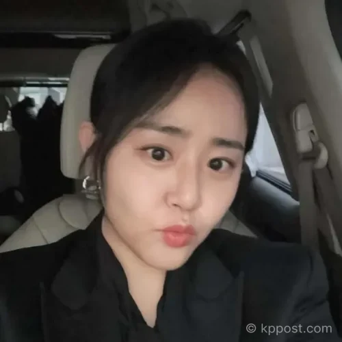 배우 문근영이 제24회 디렉터스컷 어워즈 참석을 앞두고 오랜만에 공식석상 스타일링 사진을 공개했다. 슈트 셀카와 달라진 분위기, 디렉터스컷 어워즈 정보까지 정리했다.(사진: 문근영 SNS)