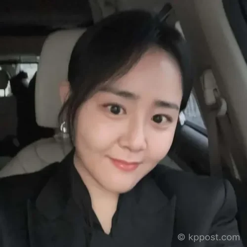 배우 문근영이 제24회 디렉터스컷 어워즈 참석을 앞두고 오랜만에 공식석상 스타일링 사진을 공개했다. 슈트 셀카와 달라진 분위기, 디렉터스컷 어워즈 정보까지 정리했다.(사진: 문근영 SNS)