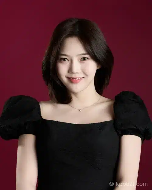 오마이걸 효정이 첫 디지털 싱글 ‘퍼플노트(Purple Note)’로 솔로 컴백한다. 타이틀곡 ‘나의 작은 청춘에게’를 포함한 전곡 작사·작곡 참여와 자전적 메시지가 담긴 앨범 의미를 정리했다.