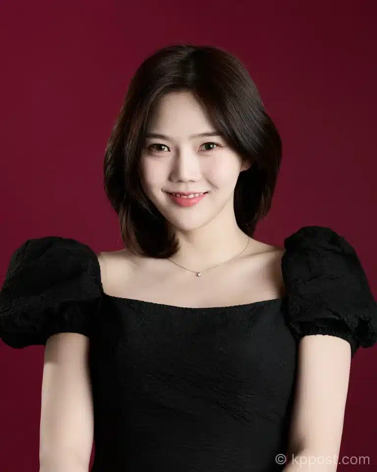 오마이걸 효정이 첫 디지털 싱글 ‘퍼플노트(Purple Note)’로 솔로 컴백한다. 타이틀곡 ‘나의 작은 청춘에게’를 포함한 전곡 작사·작곡 참여와 자전적 메시지가 담긴 앨범 의미를 정리했다.