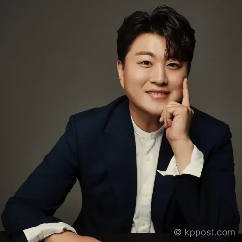 가수 김호중이 법무부 가석방 심사를 통과해 2026년 6월 30일 출소할 예정으로 전해졌다. 음주 뺑소니 사건, 징역 2년 6개월 판결, 복역 기간, 보호관찰 조건을 정리했다.