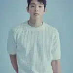 2AM 정진운이 신곡 ‘영화처럼’에서 작곡, 가창, 타이틀 이미지 촬영까지 참여하며 1인 3역을 맡았다. ‘Moment’ 이후 약 1년 3개월 만의 2AM 신곡이라는 점에서도 관심이 쏠린다.