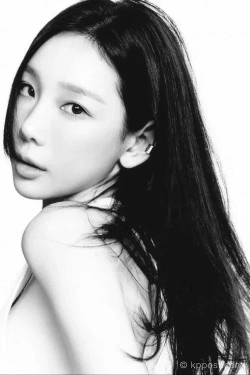 태연이 일본 가수 tuki.의 히트곡 ‘만찬가’를 한국어로 리메이크해 2026년 6월 29일 발매한다. J-POP 리메이크 기획 첫 가창자로 참여한 태연의 티저 이미지, 원곡 성과, 관전 포인트를 정리했다.