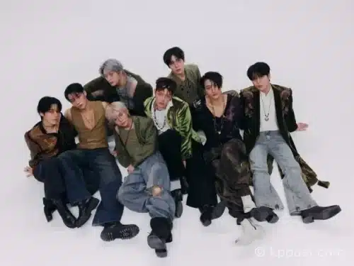 에이티즈가 미니 14집 ‘GOLDEN HOUR : Part.5’로 미국 빌보드 200 1위에 올랐다. 총 22만 8000 앨범 유닛을 기록하며 통산 세 번째 빌보드 200 정상과 미국 첫 주 판매량 자체 최고 기록을 세웠다.