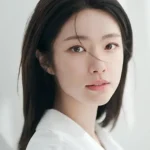 하영 증조부 친일 의혹이 불거진 뒤 일부 광고 콘텐츠가 비공개로 전환되는 등 여파가 이어지고 있다.