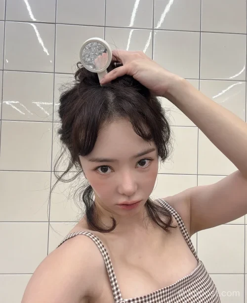 브라운 톤 K-메이크업으로 변신한 배우 서우