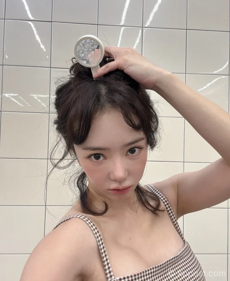 브라운 톤 K-메이크업으로 변신한 배우 서우