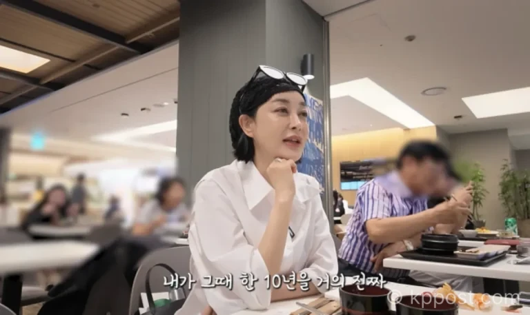 김혜은이 막내 동서와 시댁 생활을 이야기하는 유튜브 장면