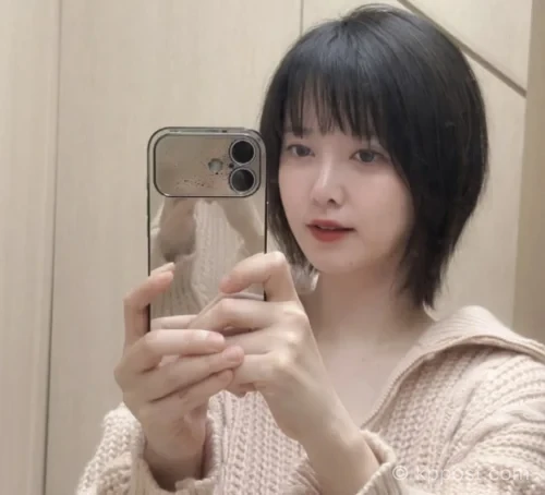 구혜선 쇼트커트 변신 후 셀프 커트 근황을 공개한 모습