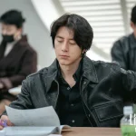 SBS 새 수목드라마 '나인 투 식스' 대본 리딩 연습 하는 고수(사진-SBS)