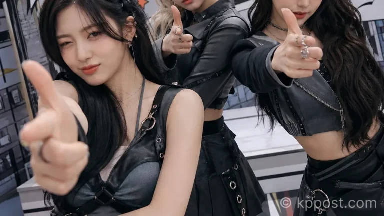 아이브 멤버들이 신곡 '룩스 캔 킬'의 포인트 안무를 선보이는 모습