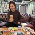 유튜브 채널 ‘장공장윤정’에 공개된 영상에서 장윤정은 일본 여행 중 구매한 물품을 소개하며 평소 무대 의상을 관리하는 방식을 설명했다.(장윤정 유튜브 캡쳐)
