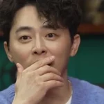 SBS 예능 '거장항준'에 출연해 과거 뮤지컬 무대 비하인드를 전하는 배우 조정석 (사진 - SBS예능 거장항준)