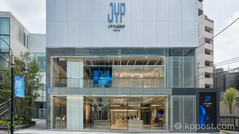 도쿄 다이칸야마에 문을 연 JYP 플래그십 스토어의 외관