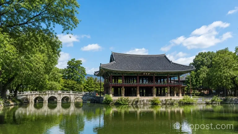 국보로 승격된 남원 광한루와 오작교 전경