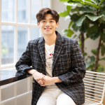 에릭남 인간관계 고백을 통해 주변 인물들에게 겪었던 배신과 금전적 피해 경험을 유튜브 방송에서 담담히 털어놓았다. (사진 - AI 생성)