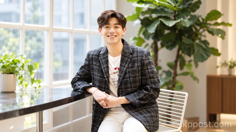 에릭남 인간관계 고백을 통해 주변 인물들에게 겪었던 배신과 금전적 피해 경험을 유튜브 방송에서 담담히 털어놓았다. (사진 - AI 생성)