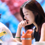 한선화가 차기작 영화 '태풍' 대본 리딩 현장에 참여하며 촬영 준비에 돌입했다(사진 - AI 생성)